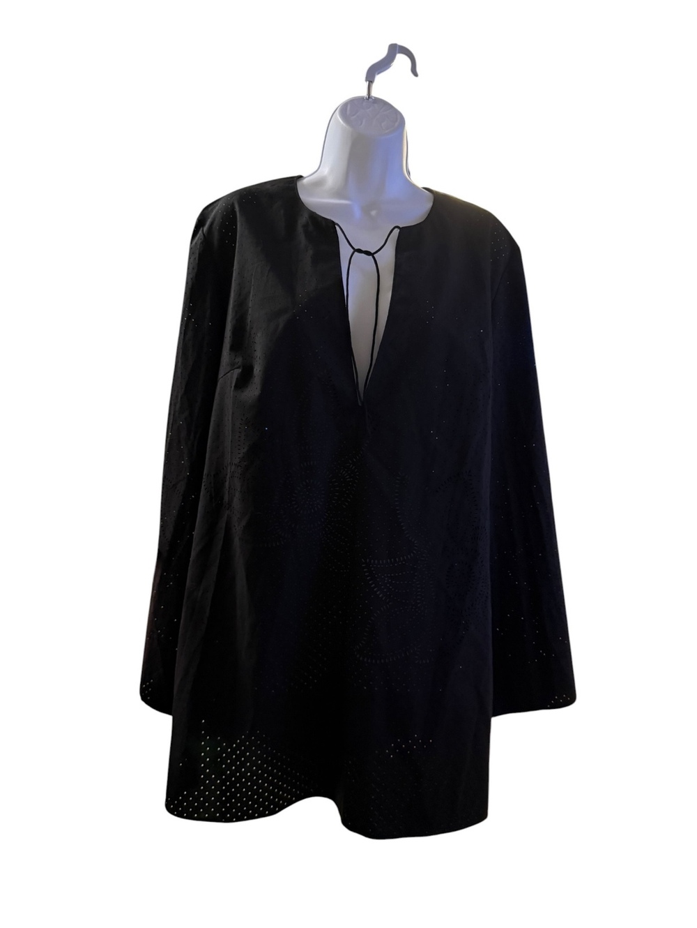 Due Per Due Black Floral Cutout Tunic Top